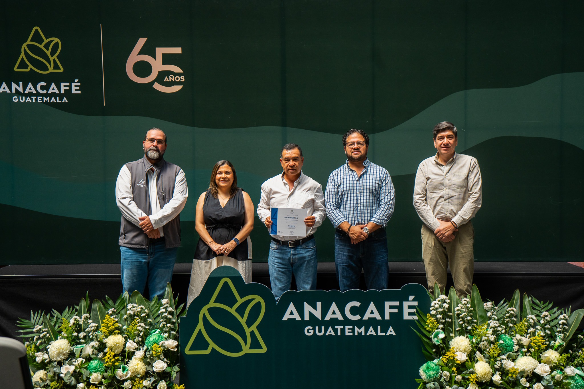 Ceremonia de premiación con Anacafé